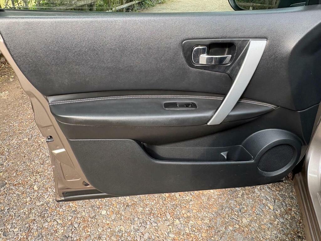 Nissan Qashqai Hatchback Black #29