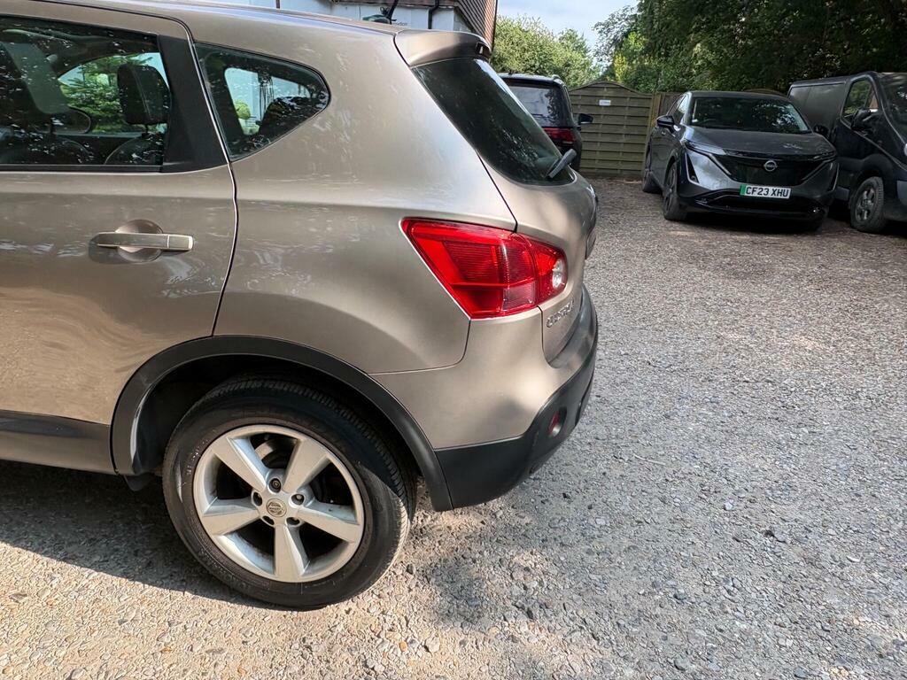 Nissan Qashqai Hatchback Black #16