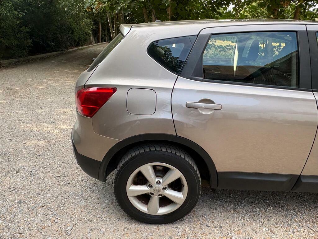 Nissan Qashqai Hatchback Black #34