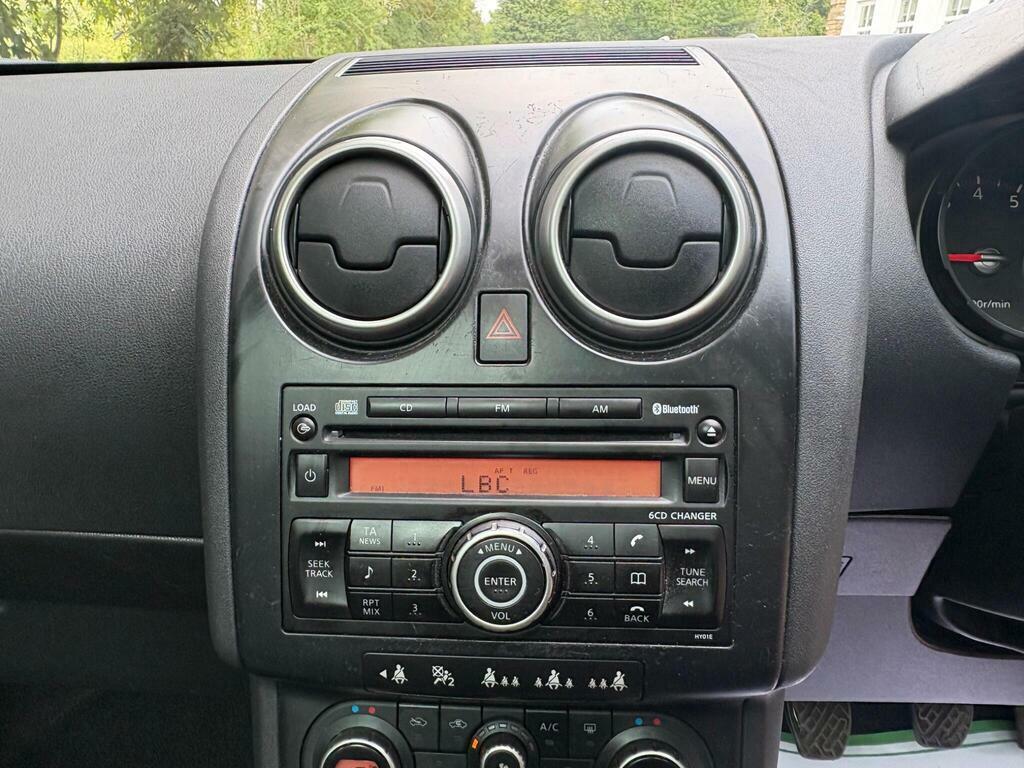 Nissan Qashqai Hatchback Black #36
