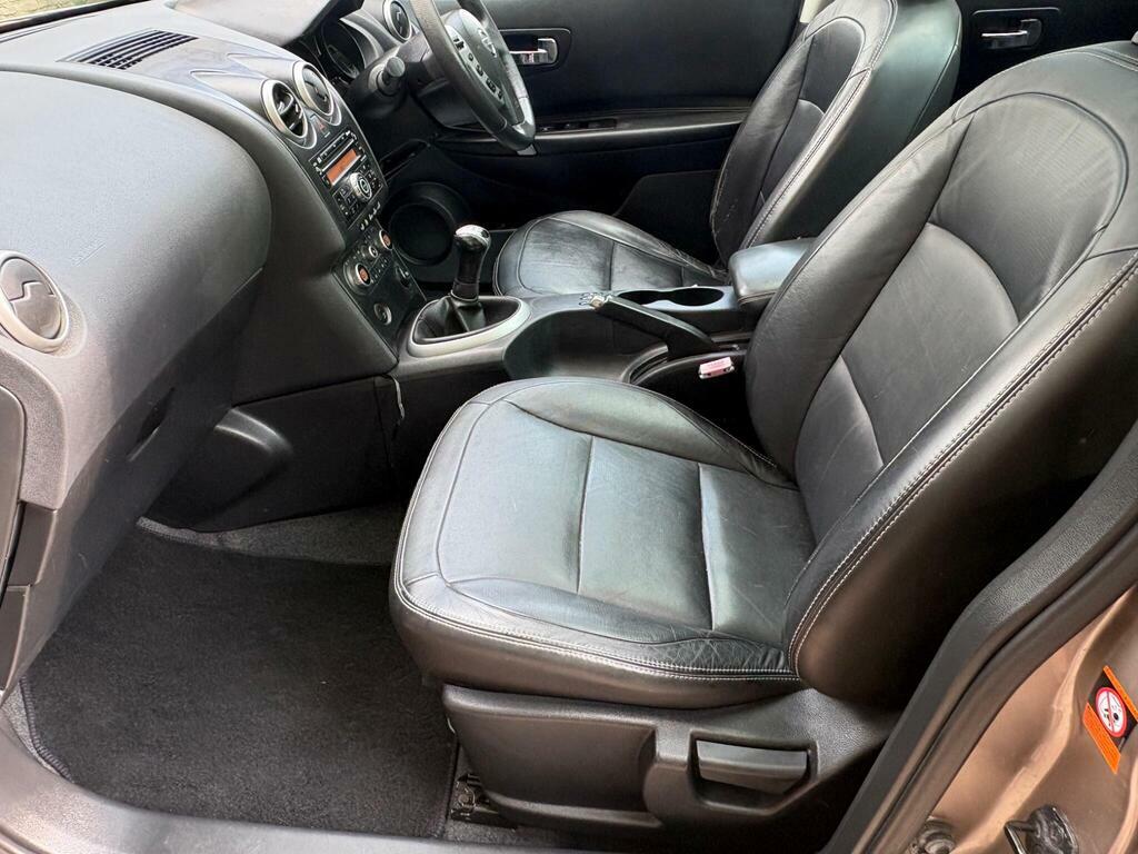 Nissan Qashqai Hatchback Black #40