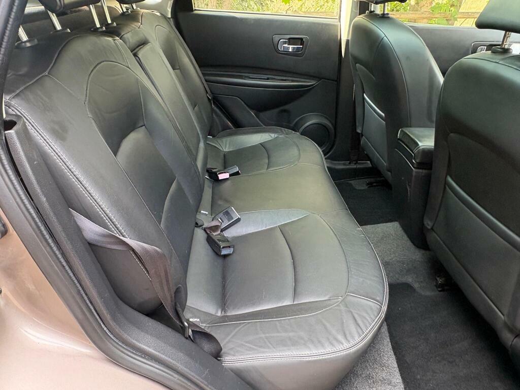 Nissan Qashqai Hatchback Black #24