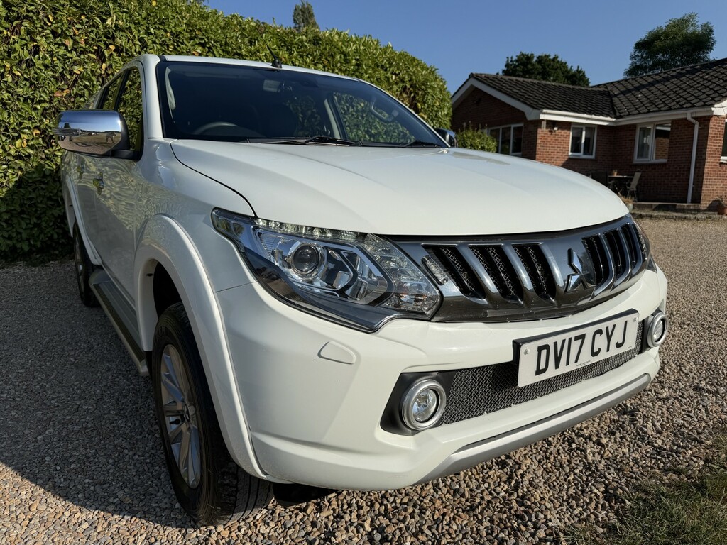 Mitsubishi L200 2.4 Di-d Dc Barbarian White #4