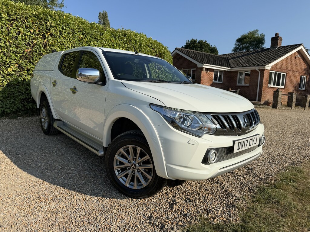 Mitsubishi L200 2.4 Di-d Dc Barbarian White