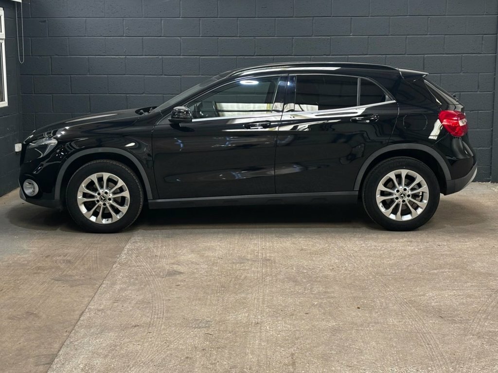 Mercedes-Benz GLA Class 1.6L Se Black #6