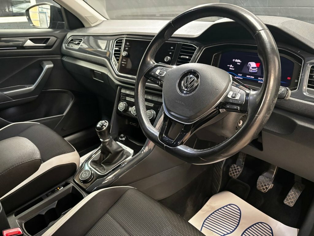 Volkswagen T-Roc 2L Sel Black #2