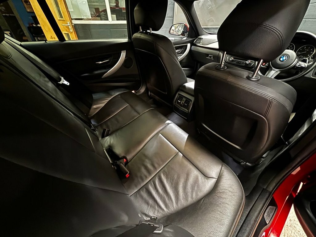 BMW 3 Series Estate Black #28
