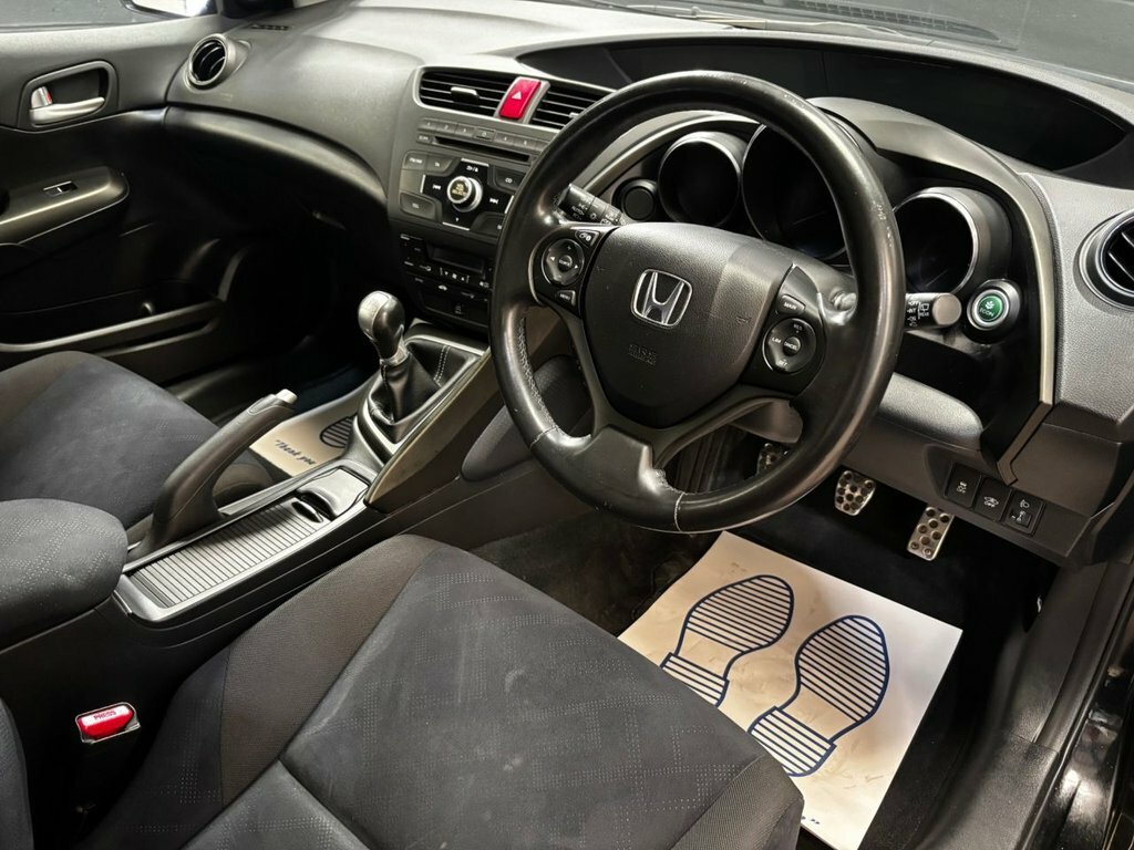 Honda Civic 1.8L Es Black #2