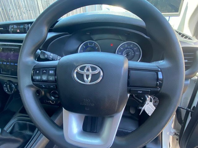 Toyota HILUX D-4d Active Pickup Extended White #12