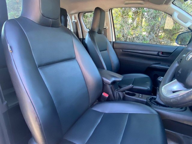 Toyota HILUX D-4d Active Pickup Extended White #15