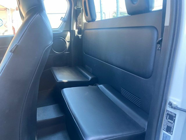 Toyota HILUX D-4d Active Pickup Extended White #19
