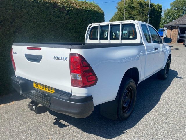 Toyota HILUX D-4d Active Pickup Extended White #8