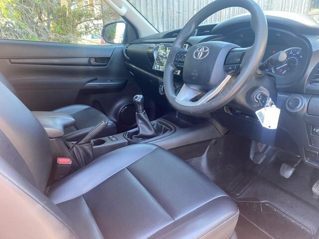 Toyota HILUX D-4d Active Pickup Extended White #16