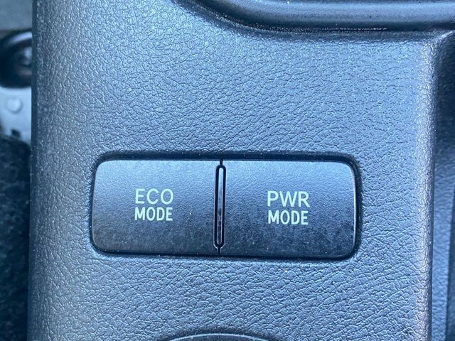 Toyota HILUX D-4d Active Pickup Extended White #26