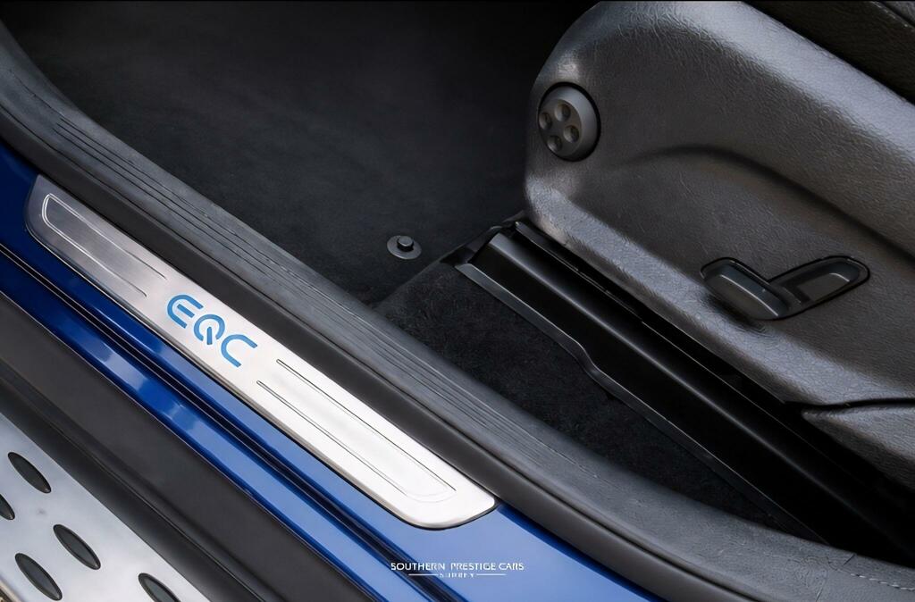 Mercedes-Benz EQC Suv Black #41
