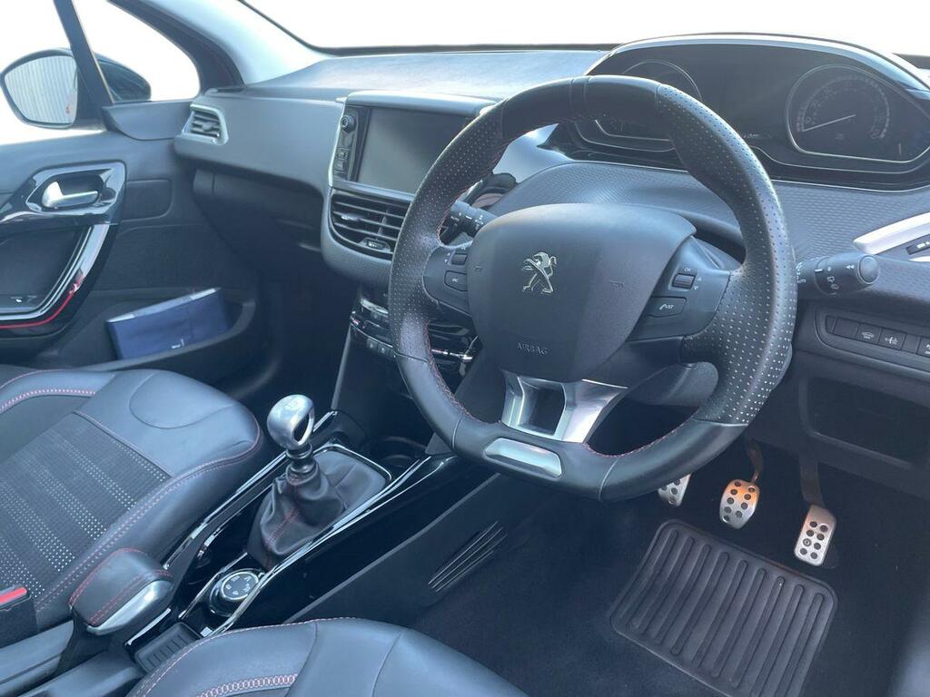 Peugeot 2008 1.2 Puretech 130 Gt Line Red #3