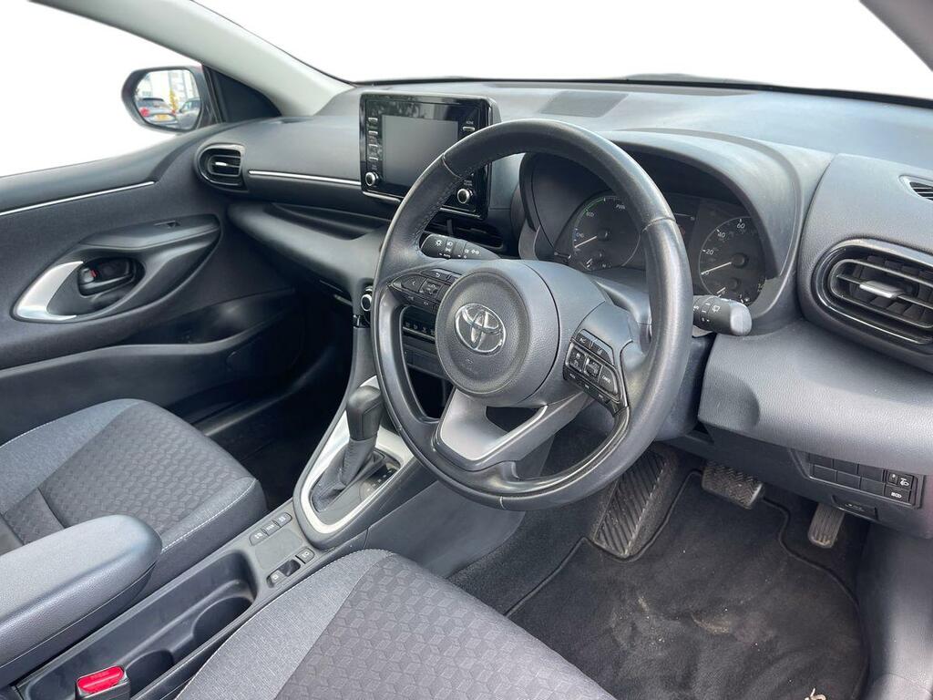 Toyota Yaris 1.5 Hybrid Icon Cvt Red #3