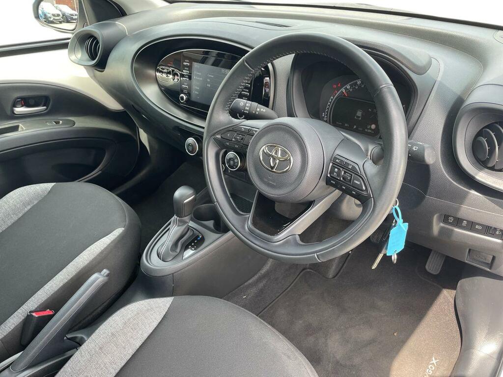 Toyota Aygo X 1.0 Vvt-i Pure CK23FZG White #3