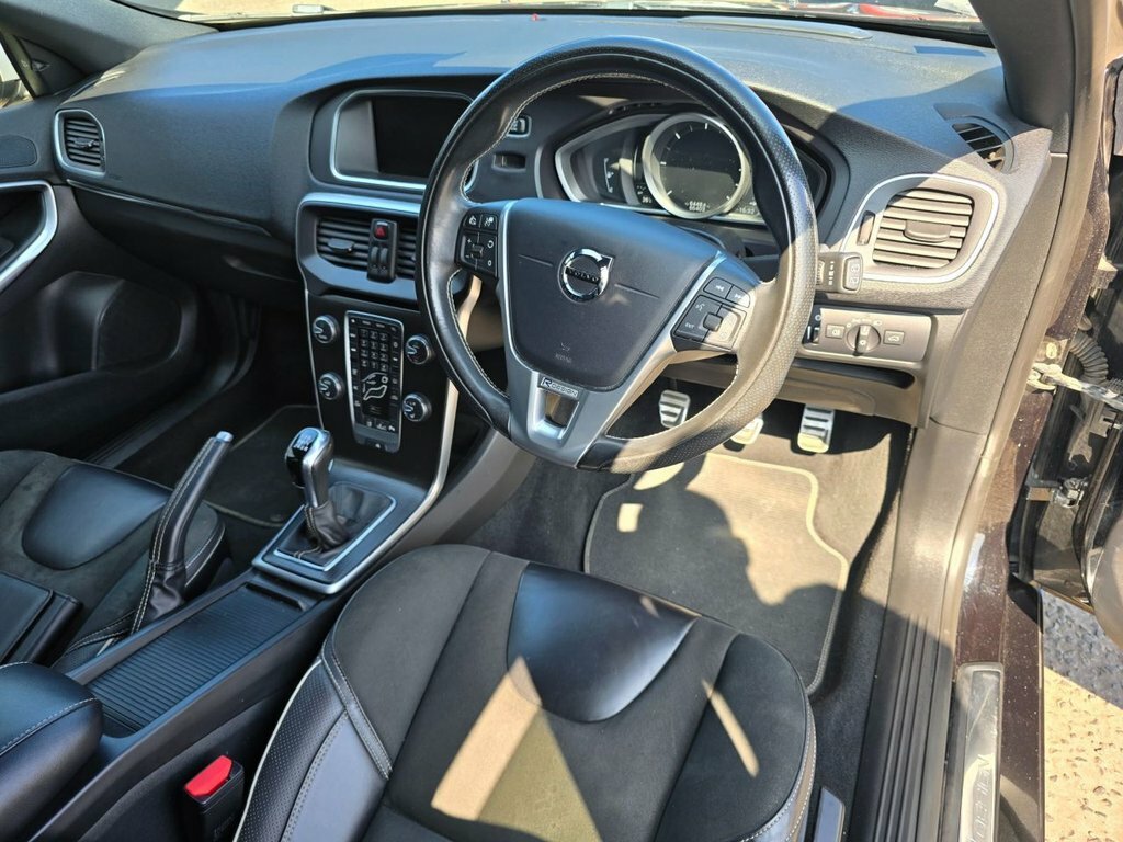 Volvo V40 2L R-design Nav Plus Black #3