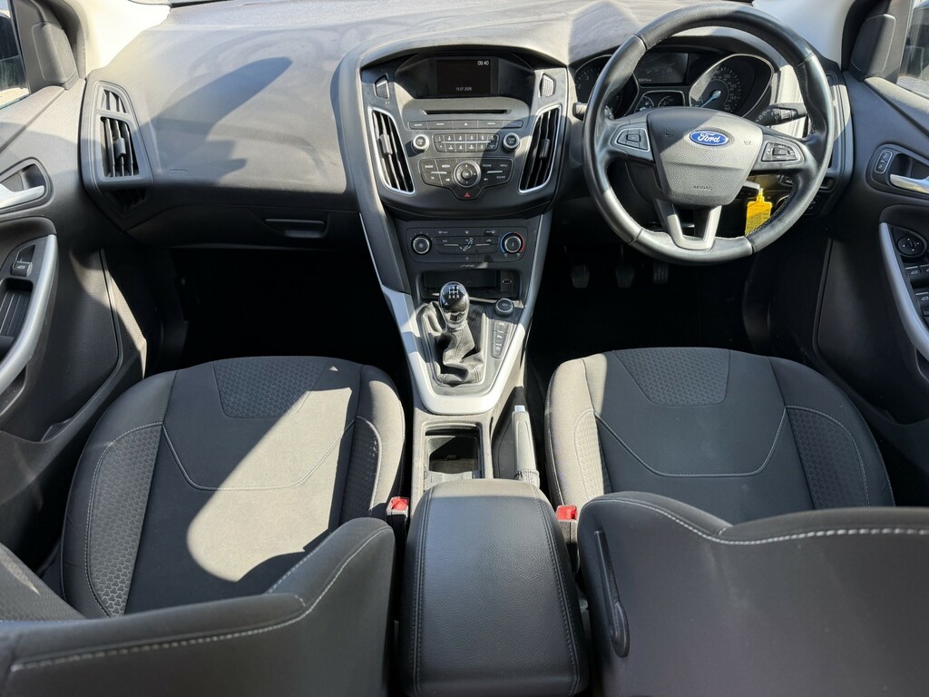 Ford Focus Hatchback 1.0 T Ecoboost Zetec 201665 Black #4