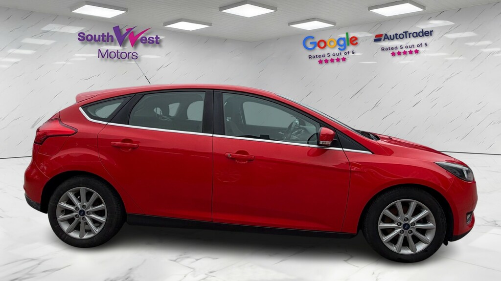 Ford Focus Hatchback 1.0 T Ecoboost Titanium 201565 Red #3