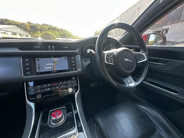 Jaguar XF R-sport Saloon Red #2