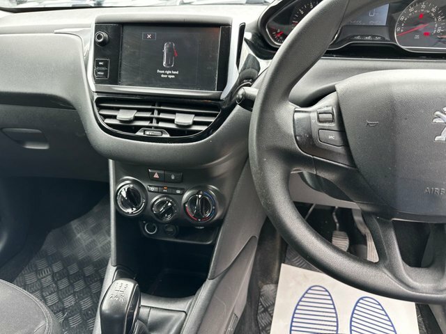 Peugeot 208 White #18