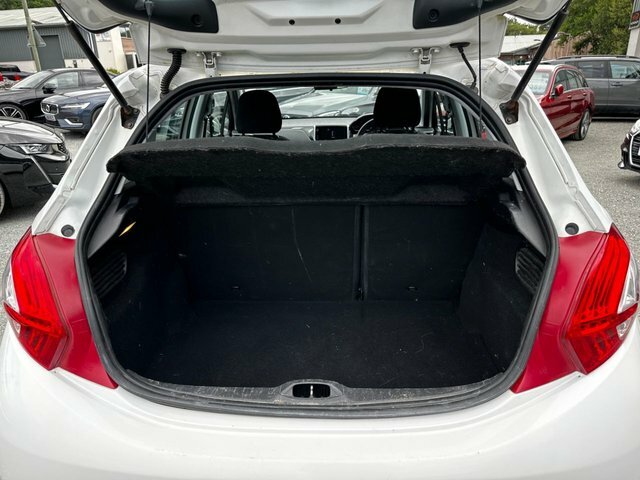 Peugeot 208 White #22