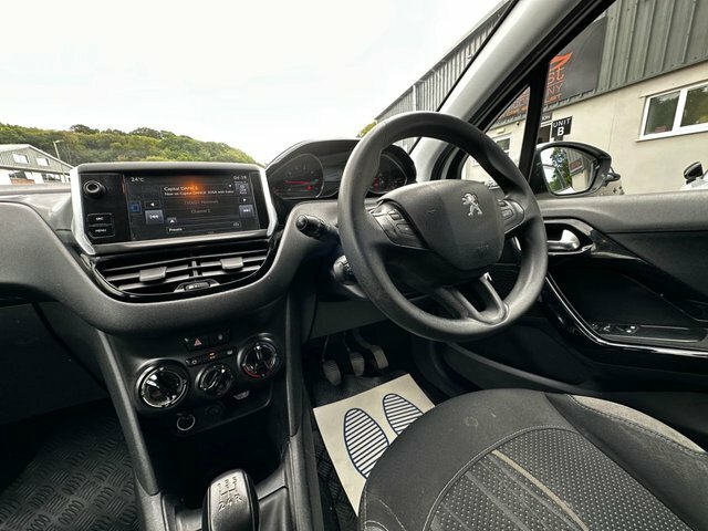 Peugeot 208 White #15