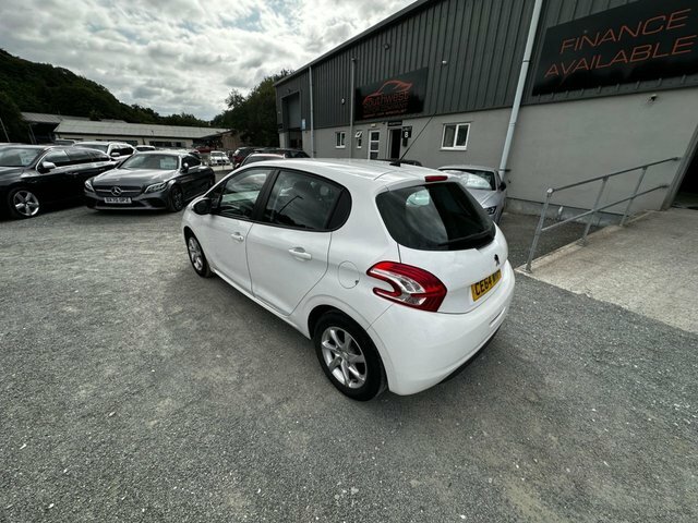 Peugeot 208 White #38