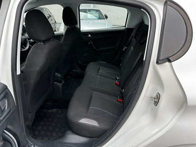 Peugeot 208 White #12