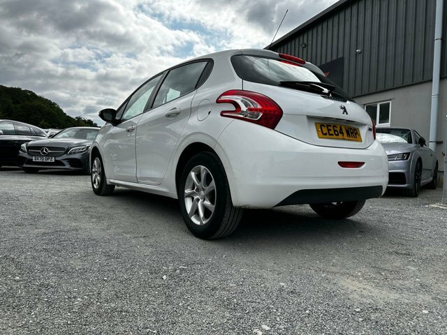 Peugeot 208 White #36
