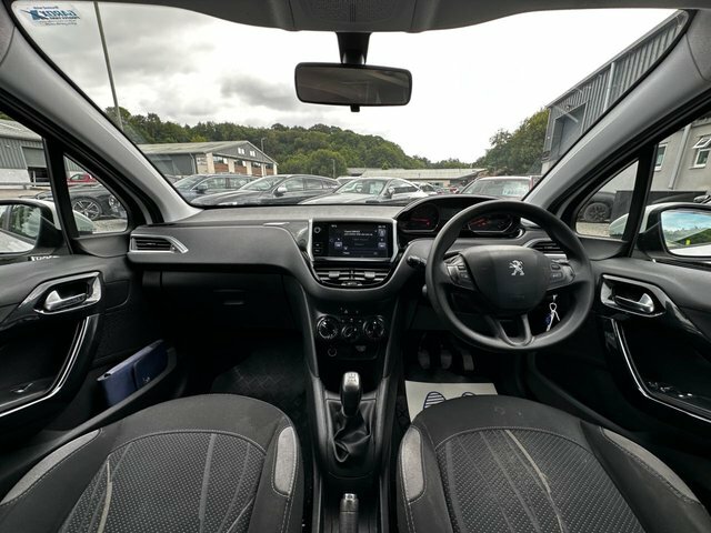 Peugeot 208 White #14