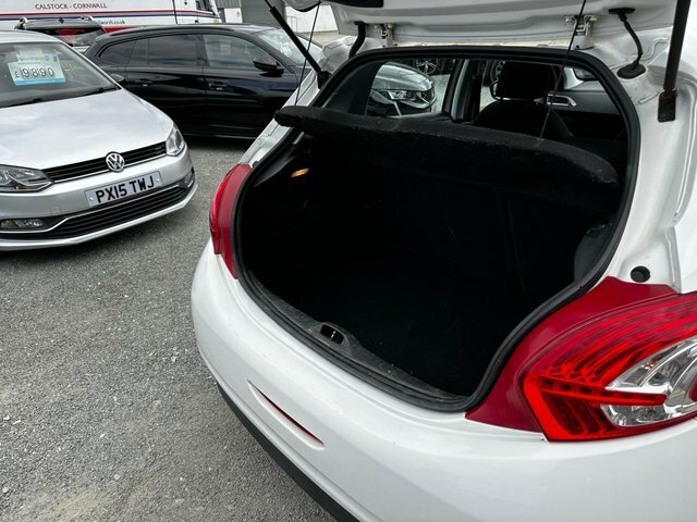 Peugeot 208 White #23