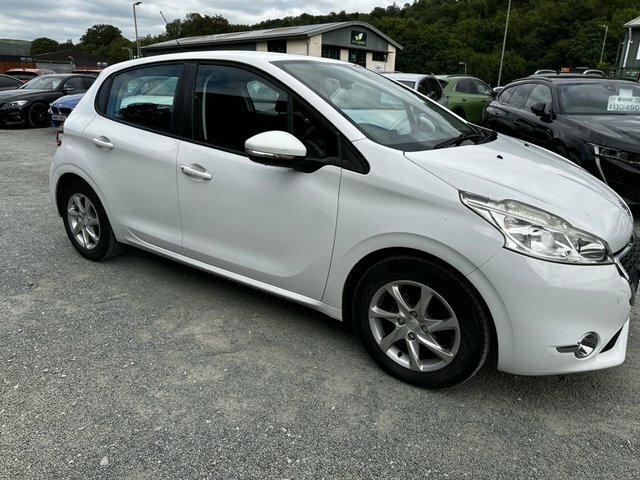 Peugeot 208 White #27