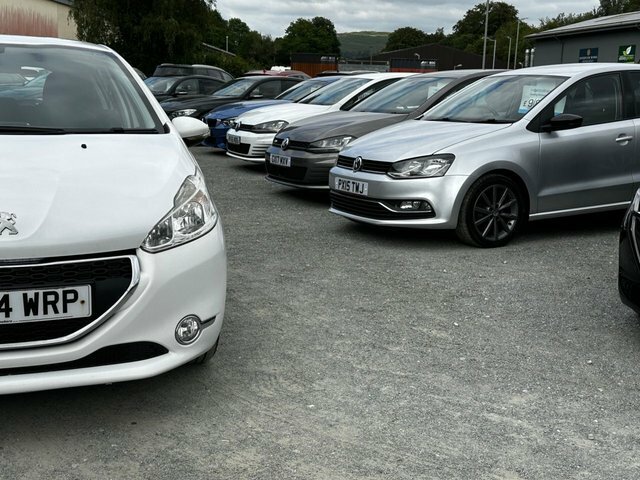 Peugeot 208 White #29