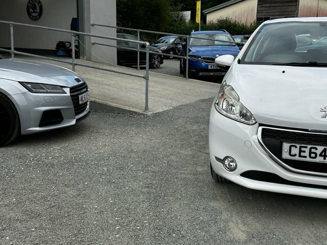 Peugeot 208 White #28