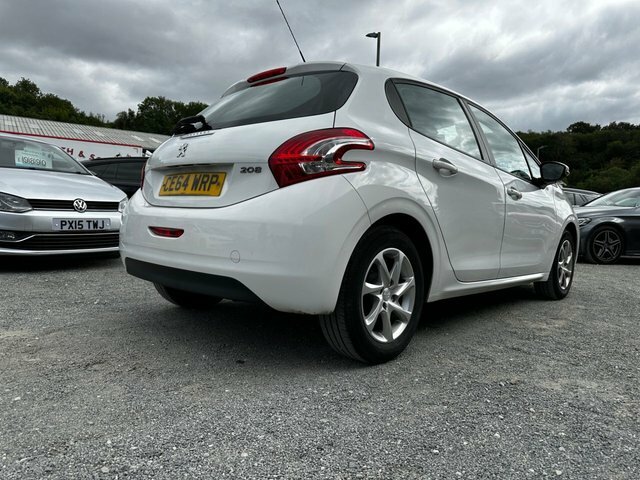 Peugeot 208 White #37