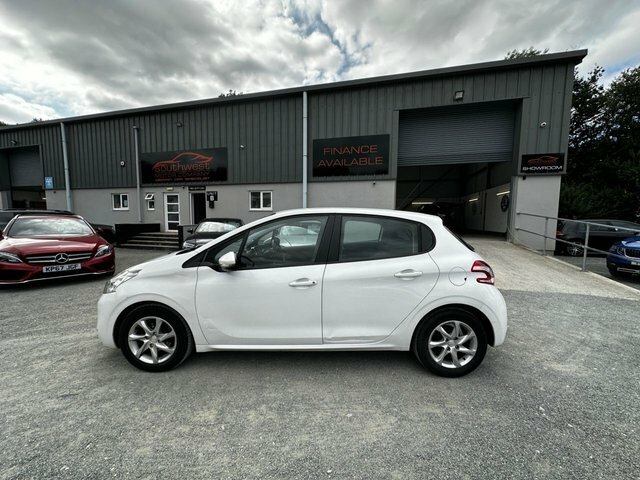 Peugeot 208 White #8
