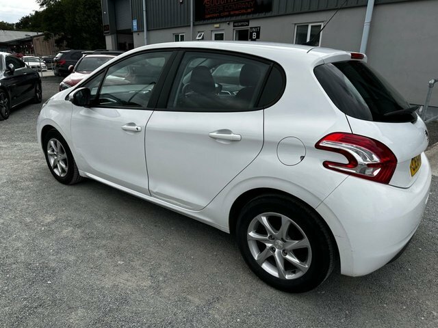 Peugeot 208 White #25