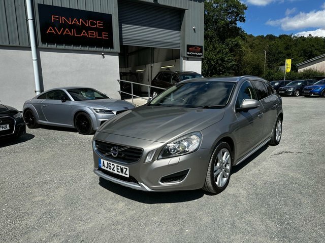 Volvo V60 D5 Se Lux Nav Gold #2