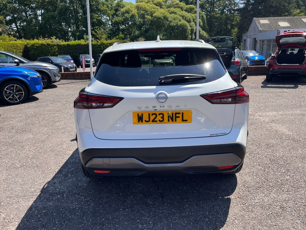 Nissan Qashqai 1.3 Dig-t Mh Tekna WJ73NFL White #3