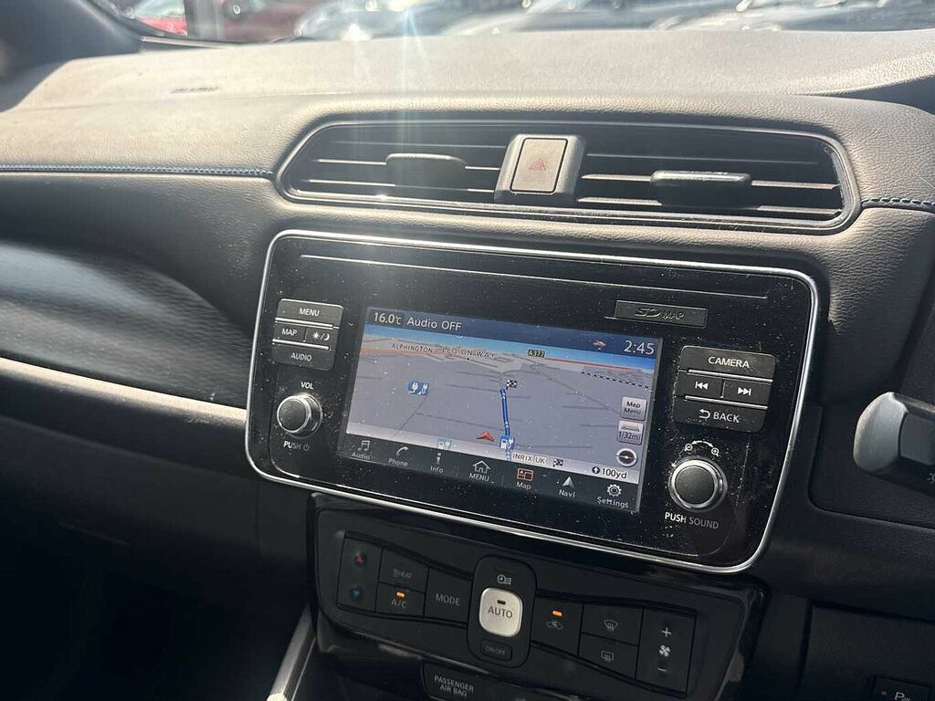 Nissan Leaf 110Kw N-connecta 40Kwh White #16