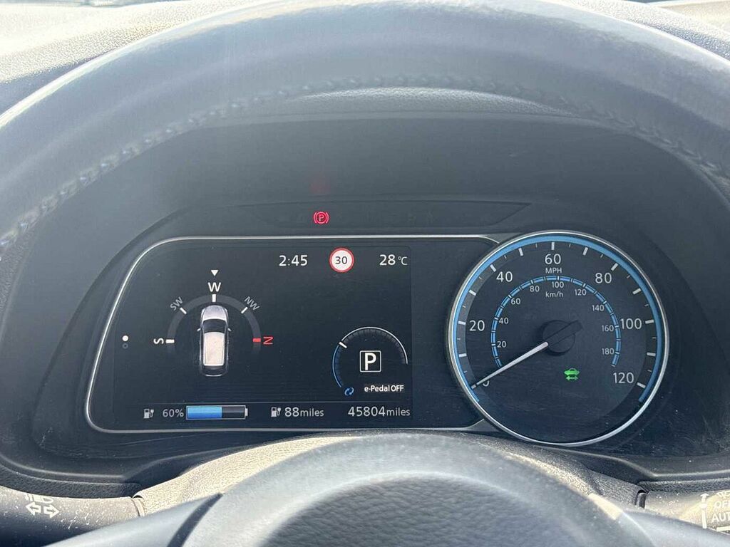 Nissan Leaf 110Kw N-connecta 40Kwh White #14