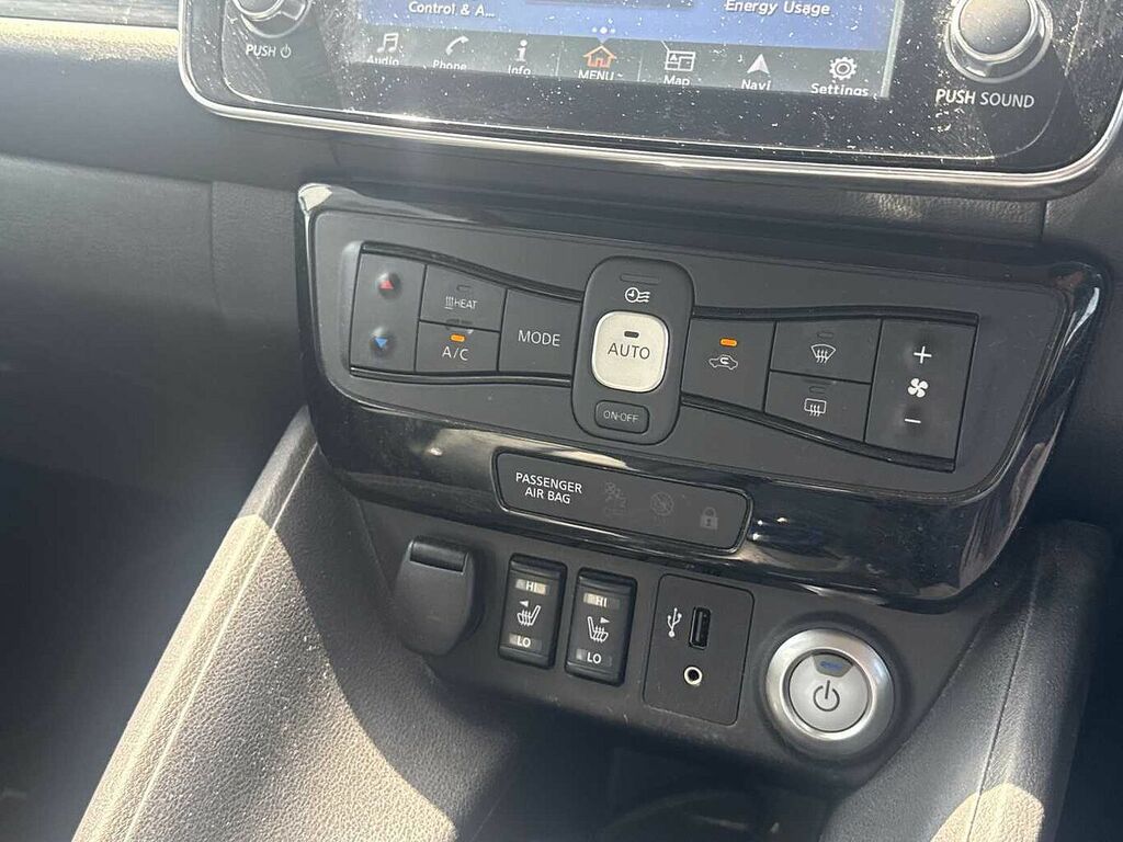 Nissan Leaf 110Kw N-connecta 40Kwh White #18