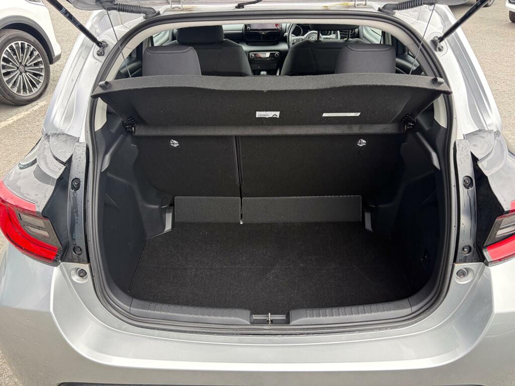 Toyota Yaris Design White #22