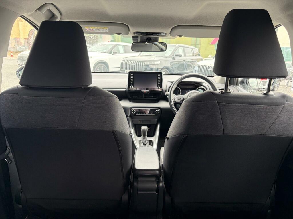 Toyota Yaris Design White #13