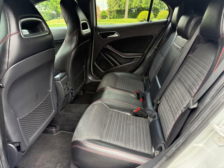 Mercedes-Benz GLA Class 2.1L Gla200 Cdi Amg Line Premium 136 Bhp Silver #31