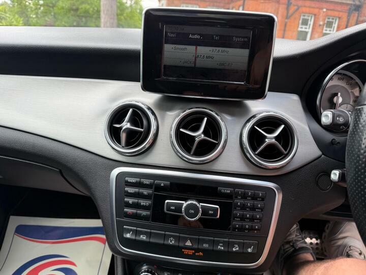 Mercedes-Benz GLA Class 2.1L Gla200 Cdi Amg Line Premium 136 Bhp Silver #45