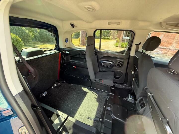 Peugeot Rifter 1.5 Bluehdi Allure Premium Standard Mpv Grey #32